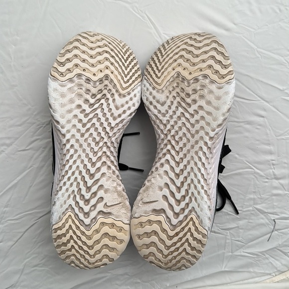 Nike Epic React Flyknit 2 black running sneakers - Picture 7 of 8